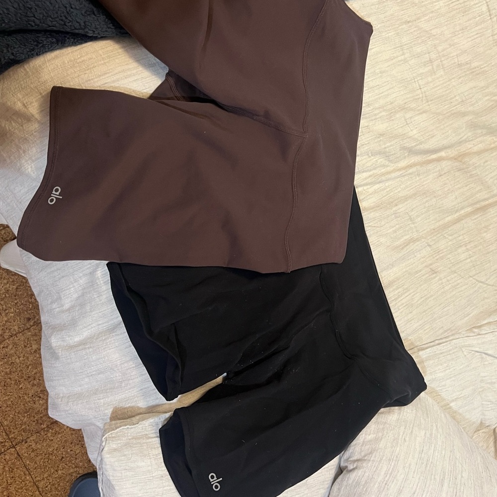 2 pack - ALO Yoga Chocolate and Black Shorts
